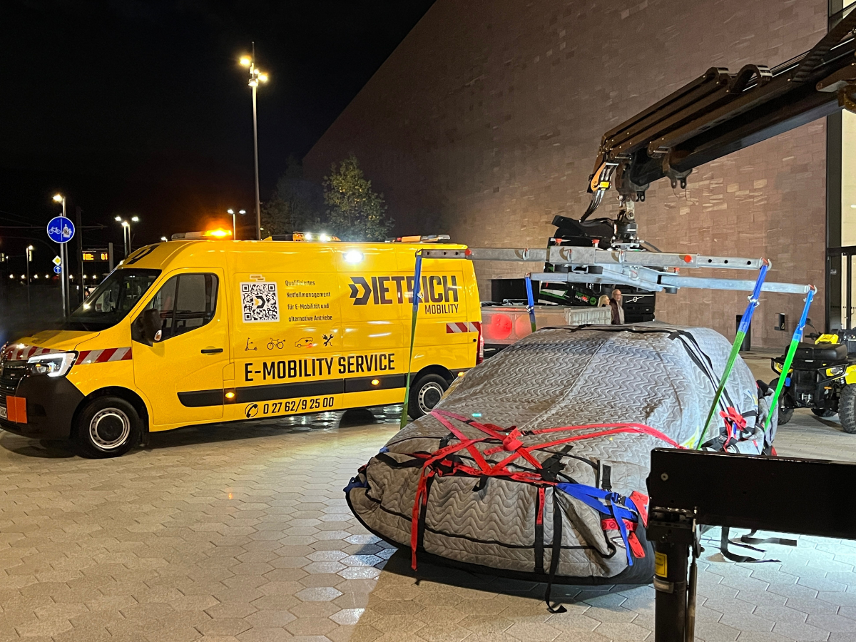 Elektro-Mobilität-Service Renault Trucks Master und Rescue Bag